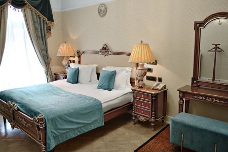 Полулюкс 2-местный (с ванной на львиных лапах)