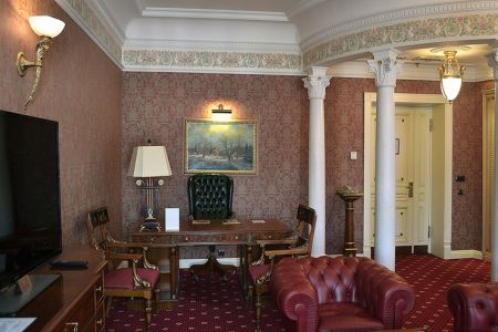 Полулюкс 2-местный (с ванной на львиных лапах)