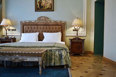 Полулюкс 2-местный (с ванной на львиных лапах)