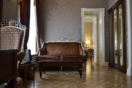 Полулюкс 2-местный (с ванной на львиных лапах)