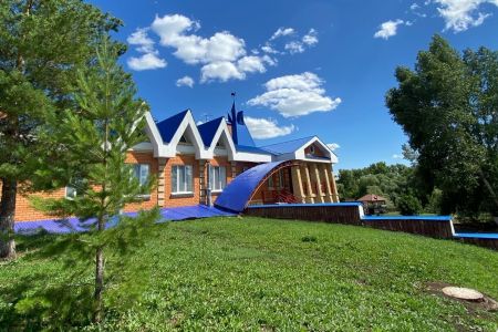 Красная гора. Внешний вид