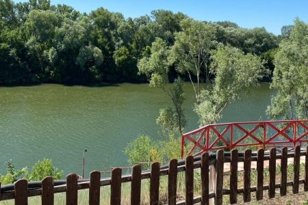 Красная гора. Внешний вид