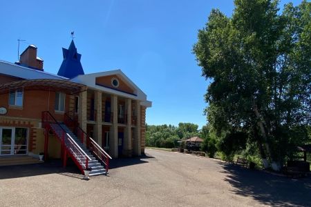 Красная гора. Внешний вид