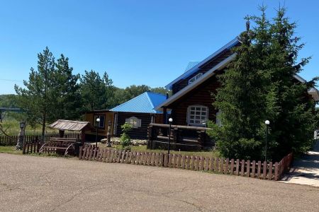 Красная гора. Внешний вид