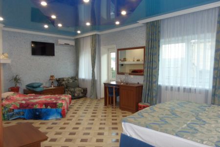 Люкс Семейный 5-местный (с балконом)