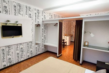 Семейный 4-местный 2-комнатный (с перегородкой)