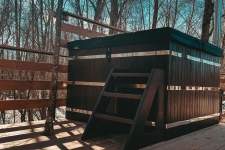 Двойной домик 4-местный «Дуэт» (с джакузи на девере)