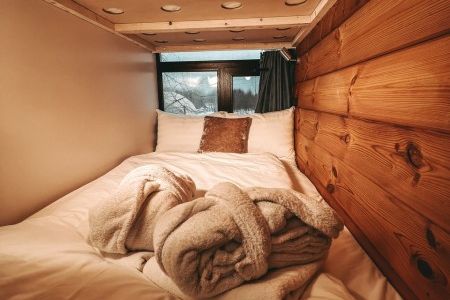 Дом 3-местный «Цветы сакуры» (на дереве)