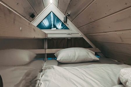 Дом 3-местный «Цветы сакуры» (на дереве)