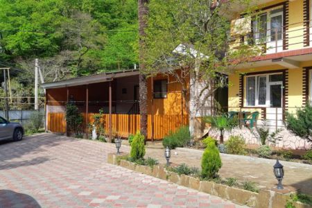 Фасад, территория