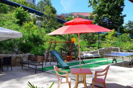 Фасад, территория