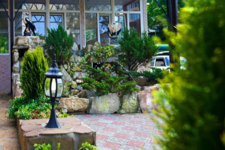 Фасад, территория