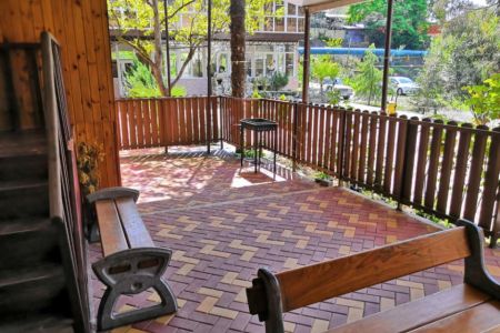 Фасад, территория