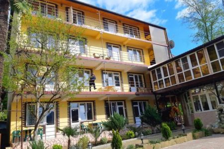 Фасад, территория