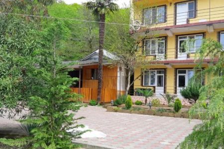 Фасад, территория