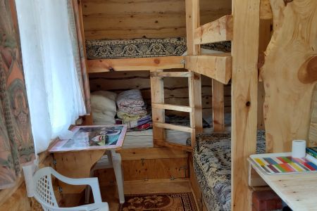 Коттедж 10-местный. Спальное место у лестницы