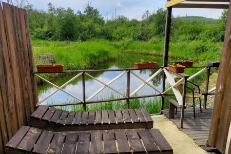 Коттедж 10-местный. Спальное место у лестницы