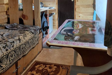 Коттедж 10-местный. Спальное место у лестницы