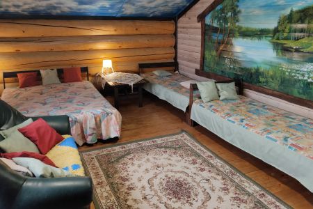 Коттедж 10-местный. Спальное место у лестницы