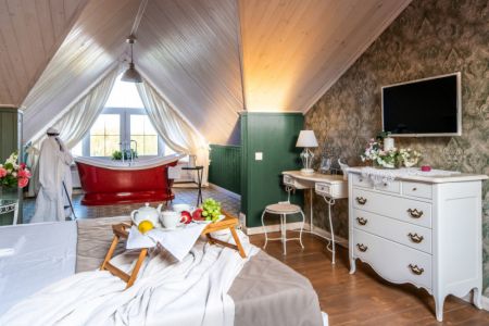 Люкс 4-местный 2-комнатный (Леонтина)