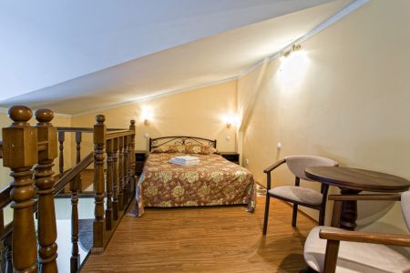 Полулюкс 4-местный (2-комнатный или 2-уровневый)