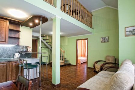 Полулюкс 4-местный (2-комнатный или 2-уровневый)