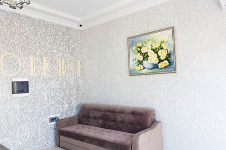 Фасад с бассейном