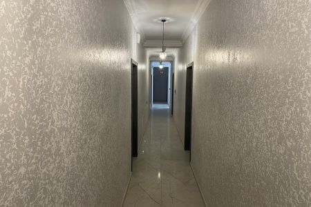 Фасад с бассейном