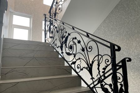 Фасад с бассейном