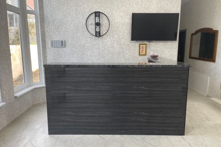 Фасад с бассейном