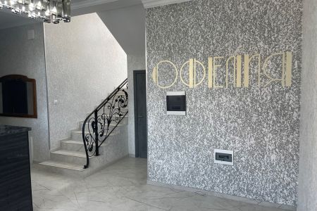 Фасад с бассейном