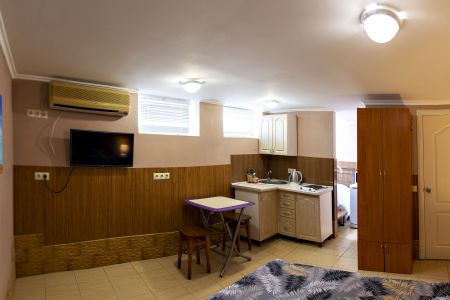 Стандартный 4-местный 2-комнатный (с видом на горы и боковым видом на море)