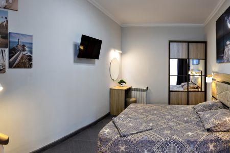 Стандартный 4-местный 2-комнатный (с видом на горы и боковым видом на море)