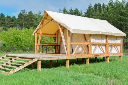 Домики, территория