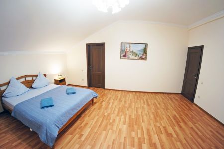 Коттедж 6-местный Бизнес (2 спальни)