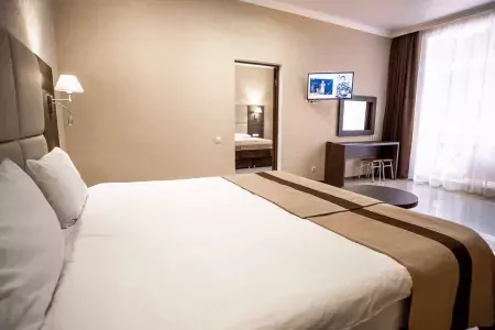 Коттедж 5-местный 2-уровневый (с камином)