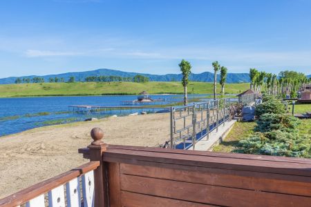 Пляж на озере