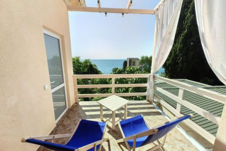 Апартаменты Делюкс 3-местные 1-комнатные (с видом на море)