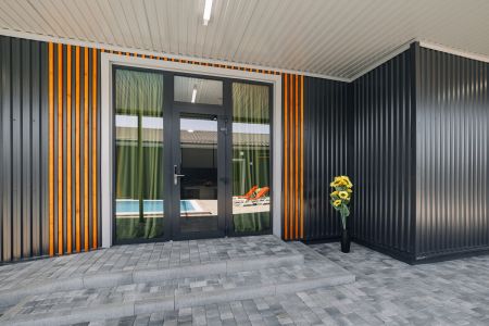 Люкс 4-местный 2-комнатный (с бассейном и кухней)