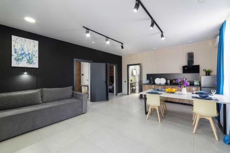 Люкс 4-местный 2-комнатный (с бассейном и кухней)