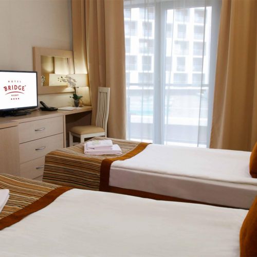 Отель "Bridge Family" / "Бридж Фэмили"