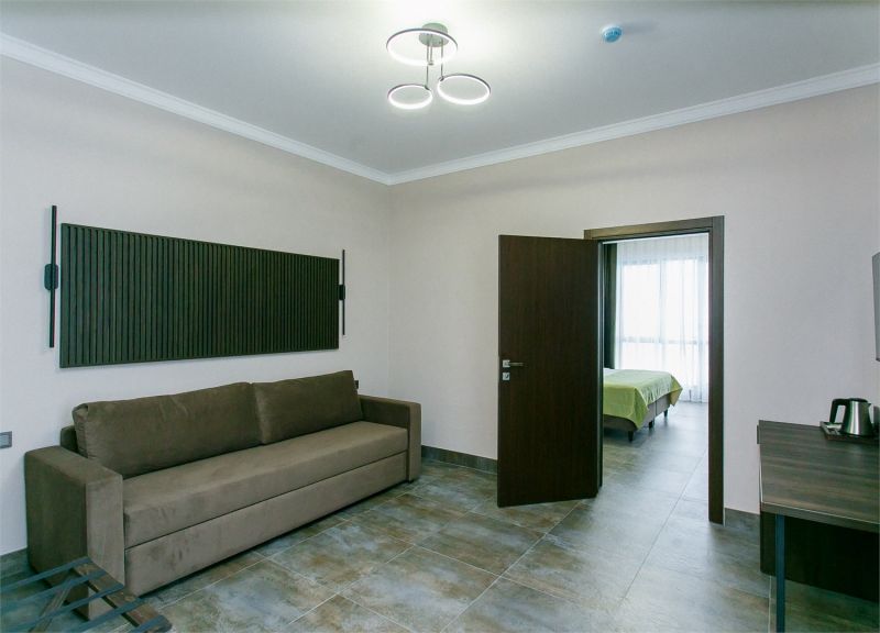 Люкс 3-местный 2-комнатный (с балконом, вид на море)