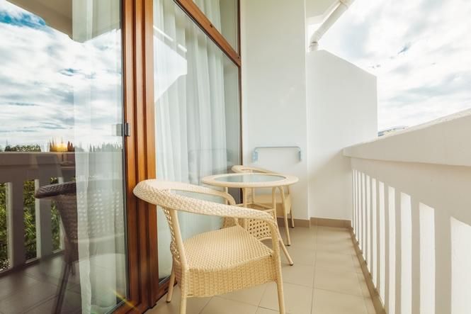 Балкон с мебелью