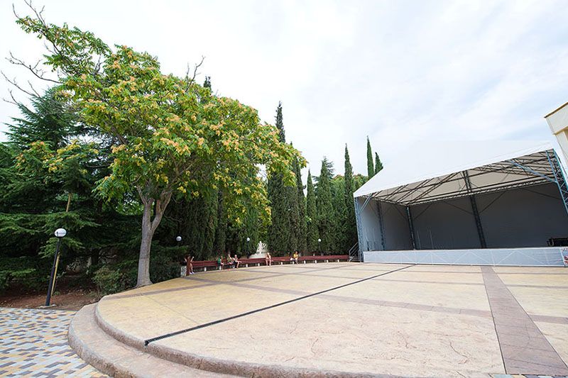 открытая сцена