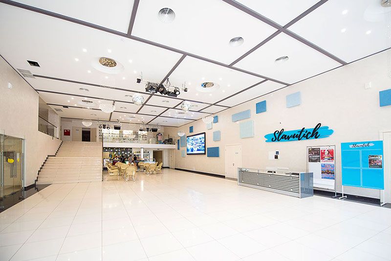 славутич холл