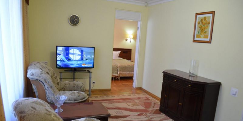 Люкс 2-местный 2-комнатный (1 категория, 1 этаж, корпус № 5)