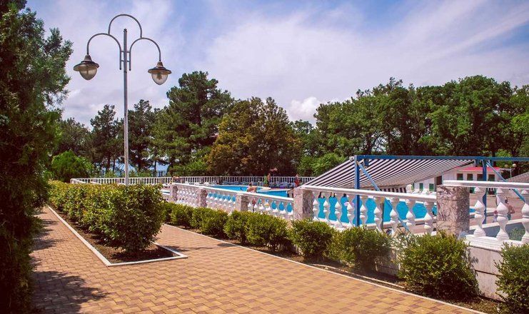Территория пансионата