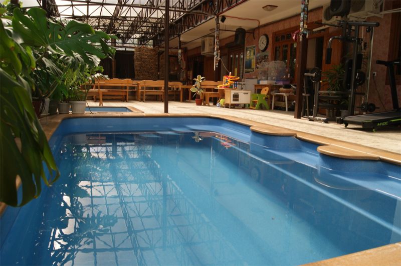 Крытый бассейн