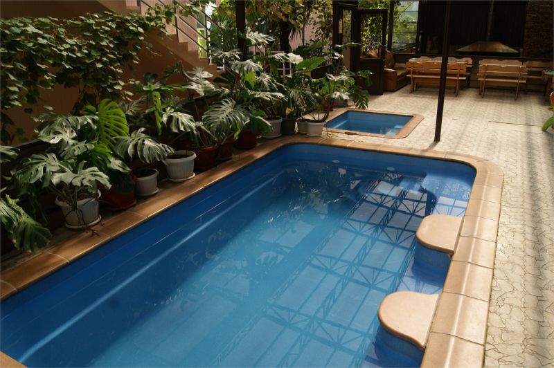 Крытый бассейн