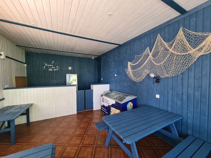 Зона отдыха у бассейна